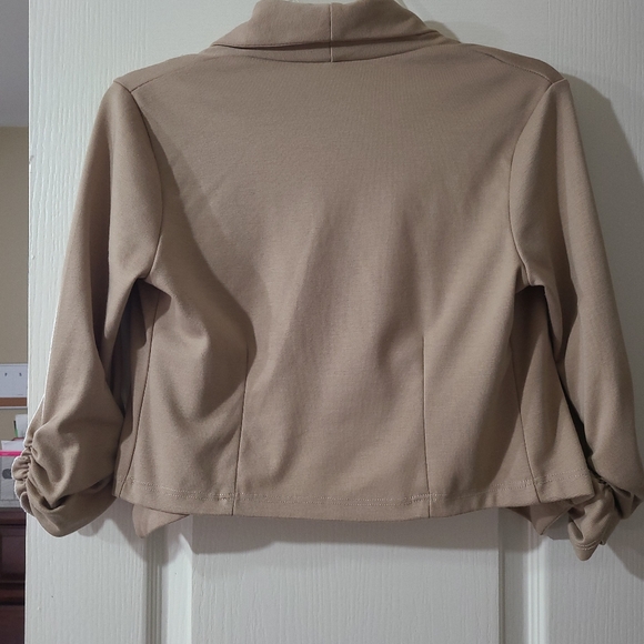 Body Central Cropped Blazer - Picture 4 of 4